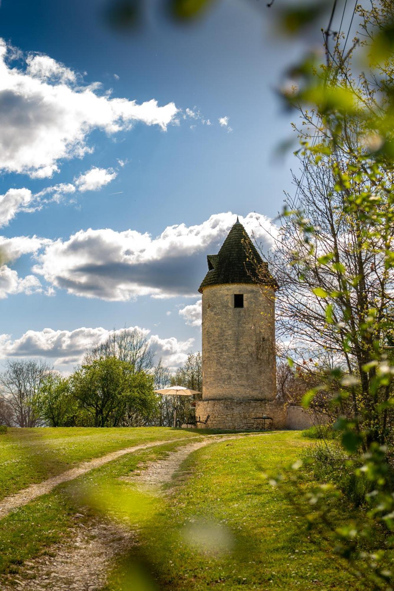 Enchanting Windmill Retreat Loubes-Bernac Buitenkant foto